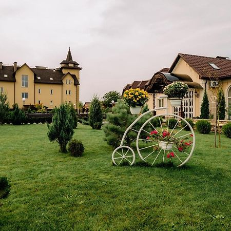 Готельно-Ресторанний Комплекс Прованс Парк Potschajiw Exterior foto