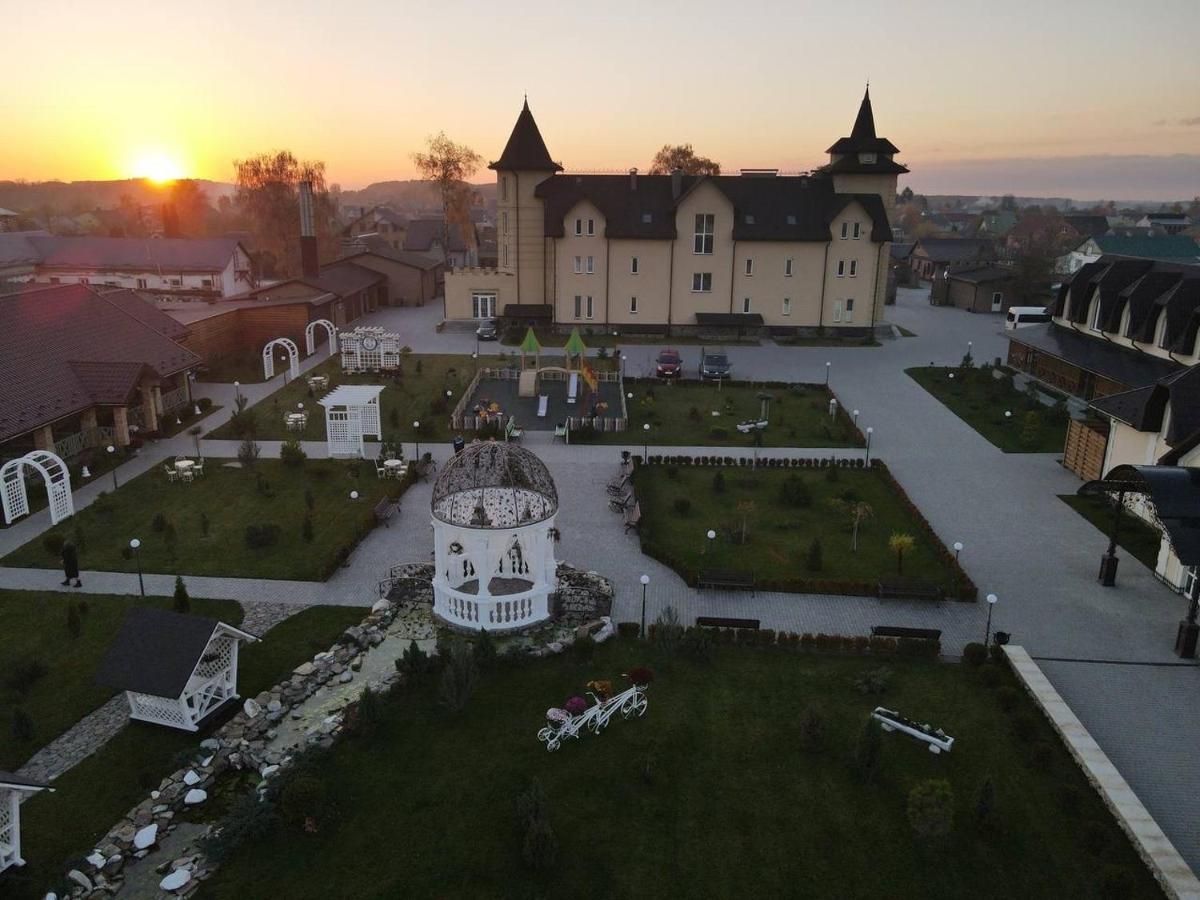 Готельно-Ресторанний Комплекс Прованс Парк Potschajiw Exterior foto
