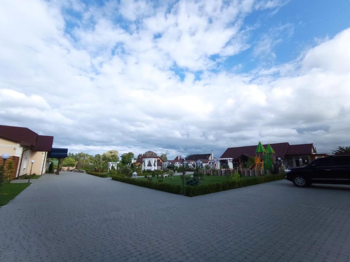 Готельно-Ресторанний Комплекс Прованс Парк Potschajiw Exterior foto