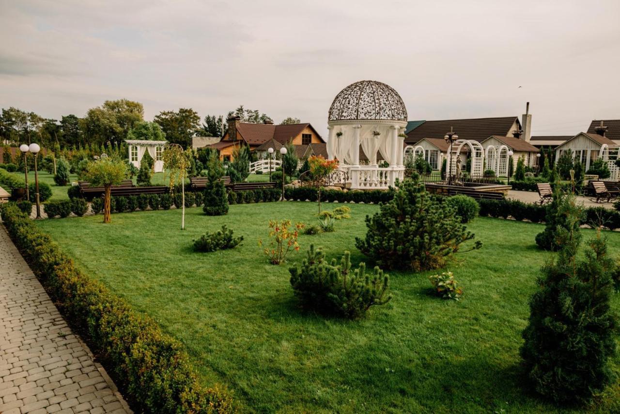 Готельно-Ресторанний Комплекс Прованс Парк Potschajiw Exterior foto