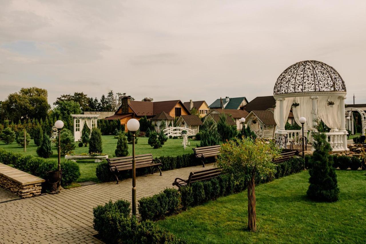 Готельно-Ресторанний Комплекс Прованс Парк Potschajiw Exterior foto