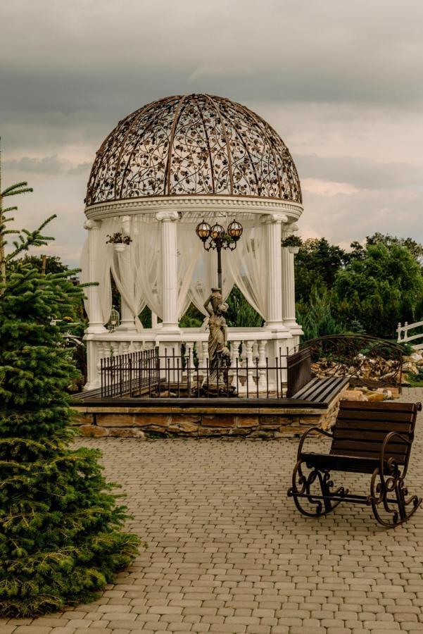 Готельно-Ресторанний Комплекс Прованс Парк Potschajiw Exterior foto