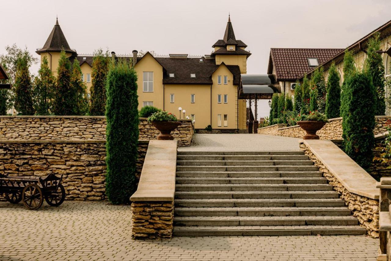 Готельно-Ресторанний Комплекс Прованс Парк Potschajiw Exterior foto