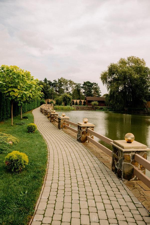 Готельно-Ресторанний Комплекс Прованс Парк Potschajiw Exterior foto